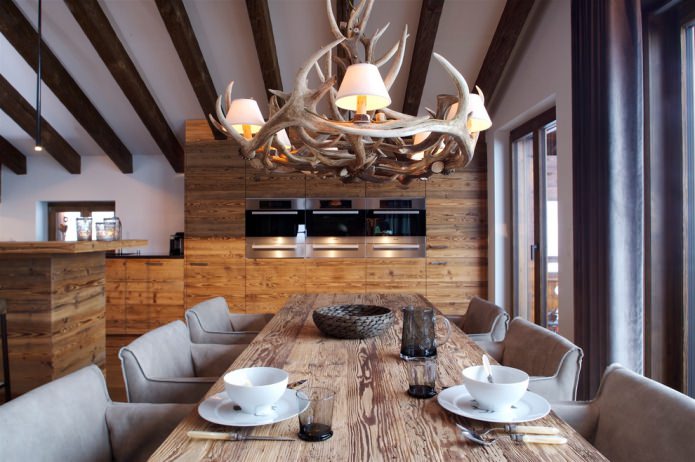 lustre com chifres