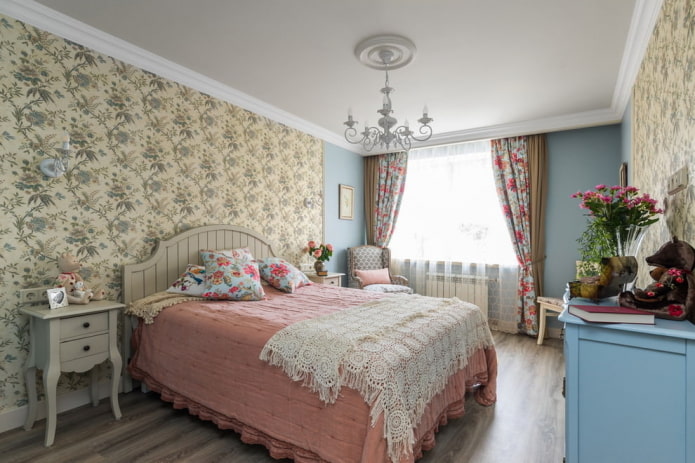 móveis no interior do quarto em estilo provençal