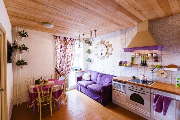 cortinas florais na sala de estar no estilo provençal
