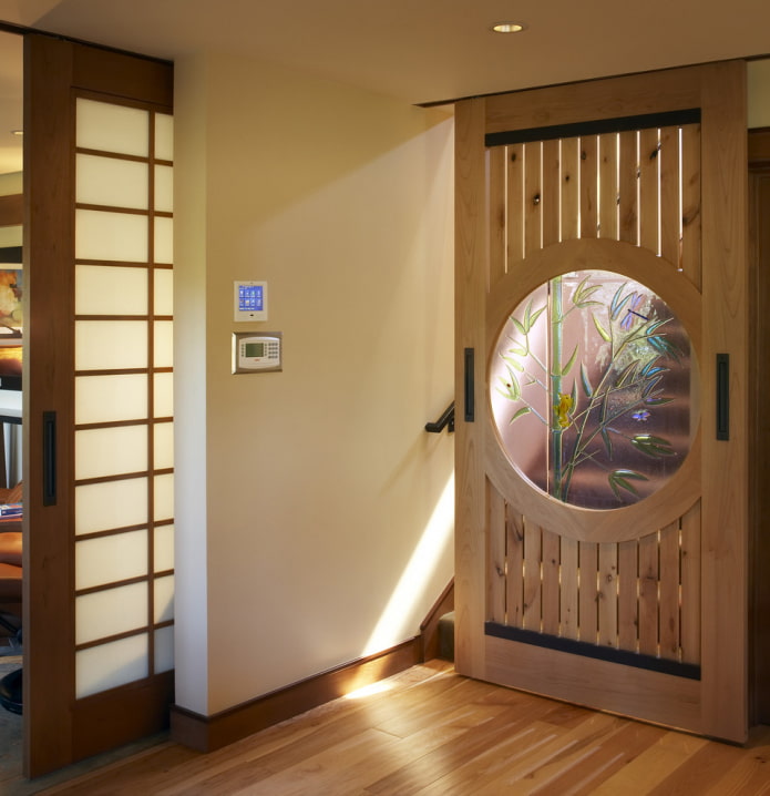 porta em estilo oriental