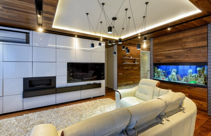 interior da sala de estar com aquário