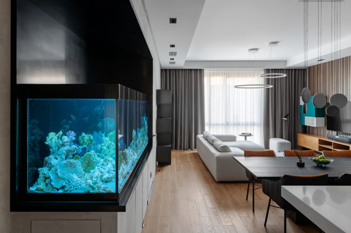 interior de apartamento com aquário