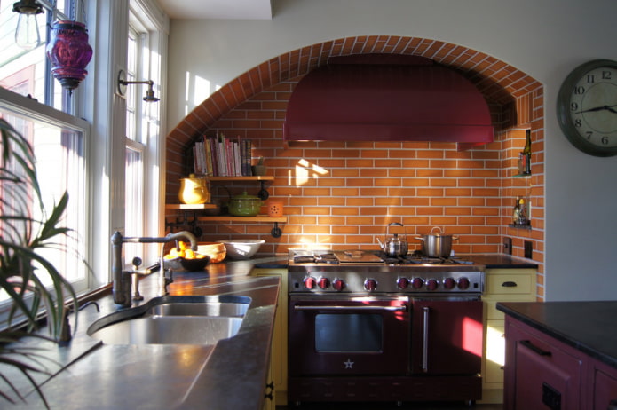 arco decorativo no interior da cozinha