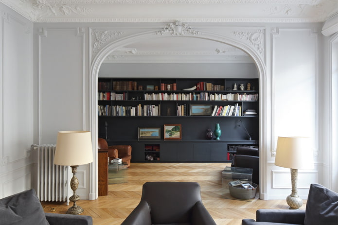 arco com estuque no interior da sala de estar