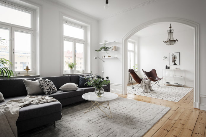 arco no interior da sala de estar em estilo escandinavo