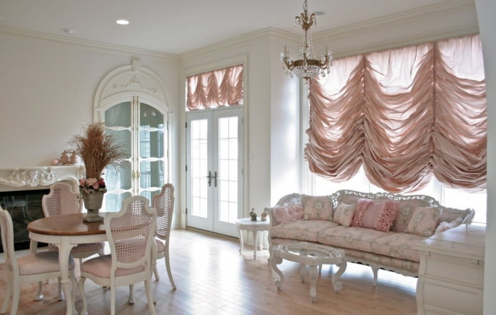Cortinas austríacas em estilo clássico