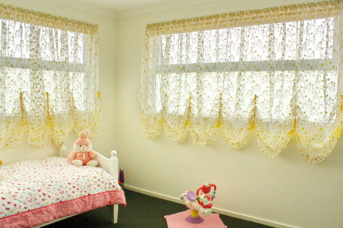 cortinas austríacas amarelas