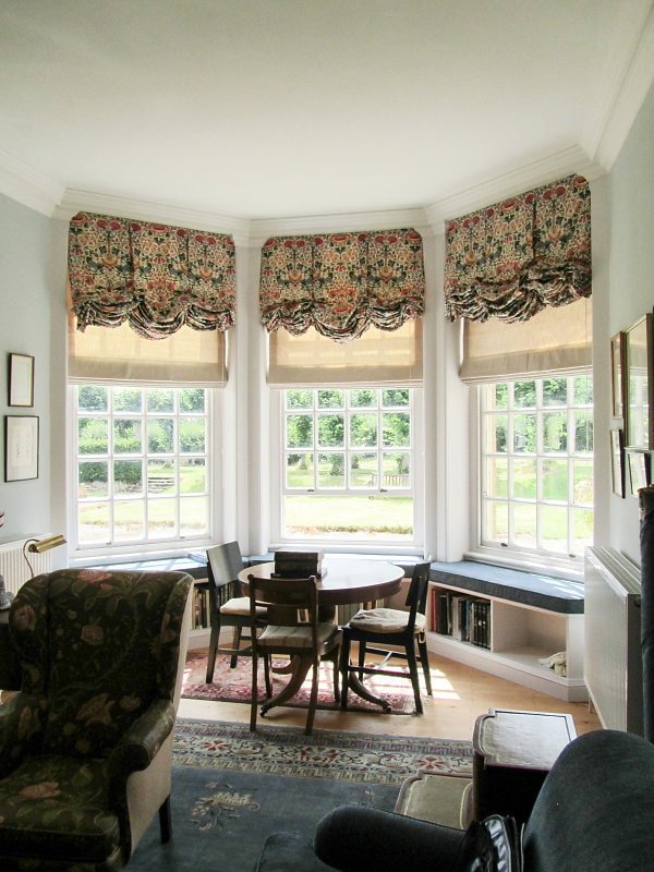 Cortinas austríacas em combinação com outras cortinas