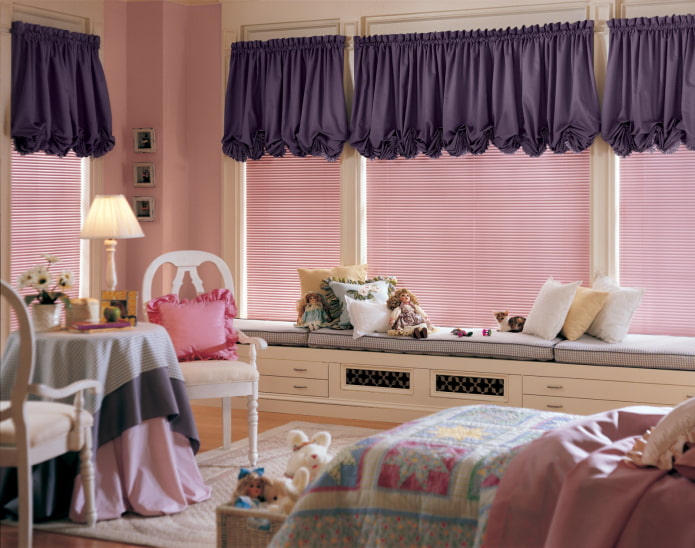 Cortinas austríacas em combinação com persianas