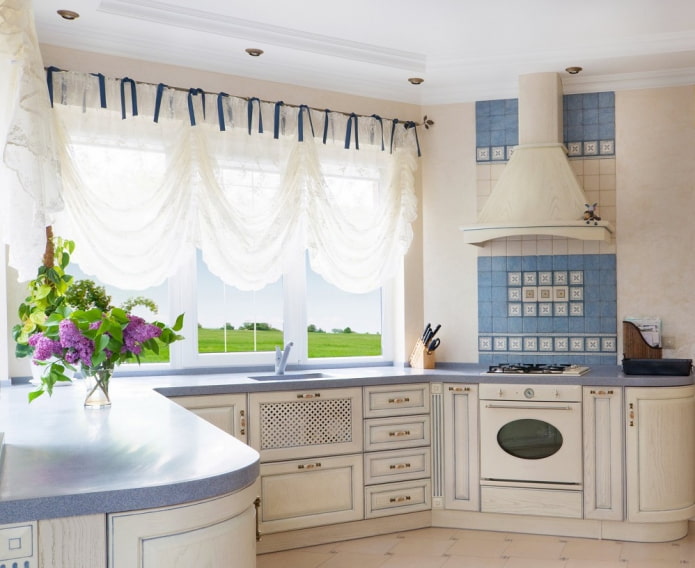 Cortinas austríacas com fecho de amarração