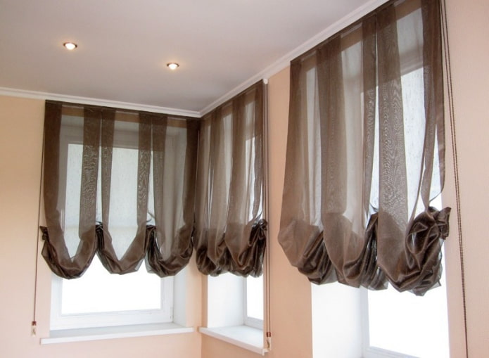 Cortinas austríacas marrons