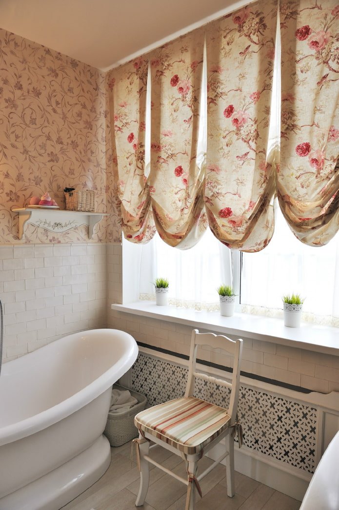Cortinas austríacas com padrão floral