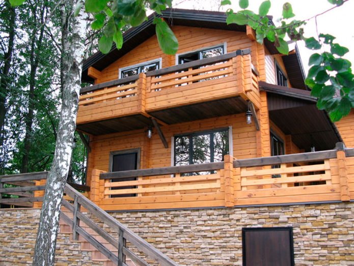 projeto de uma casa de madeira com varanda