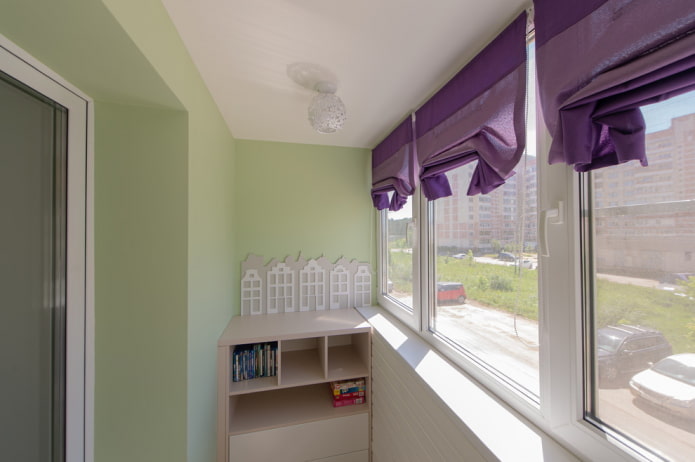 decoração de teto na varanda de um apartamento em Khrushchev