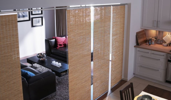zoneamento de ambientes com painéis de bambu japonês