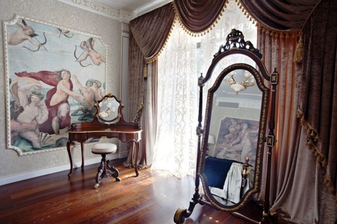 cortinas de veludo combinadas com um lambrequim macio