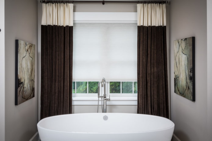 cortinas de veludo marrom no banheiro