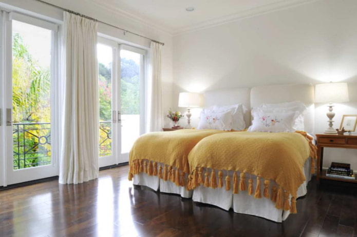 cortinas de veludo branco no quarto