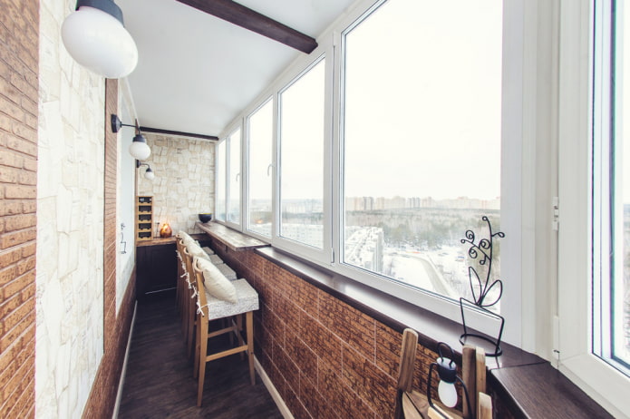 ideia para decorar uma varanda com balcão de bar