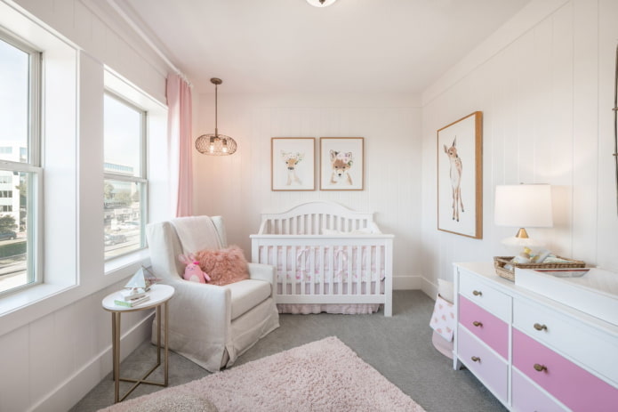 Quarto de bebê branco e rosa
