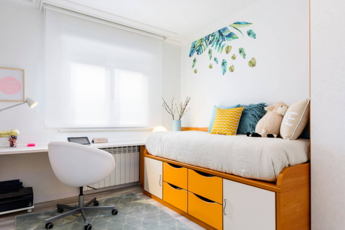 quarto branco e amarelo