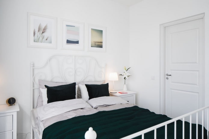 têxteis e decoração no quarto em tons de branco