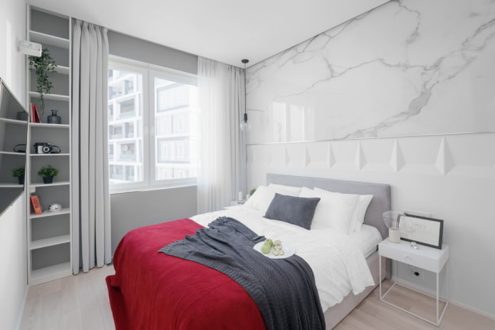 têxteis e decoração no quarto em tons de branco