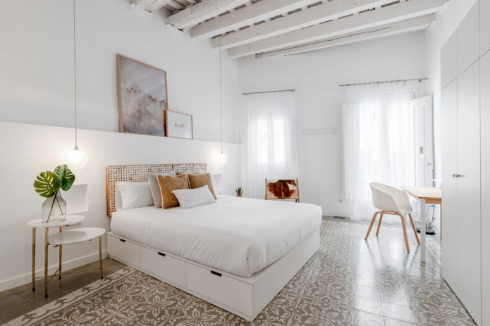 iluminação no interior do quarto em tons de branco