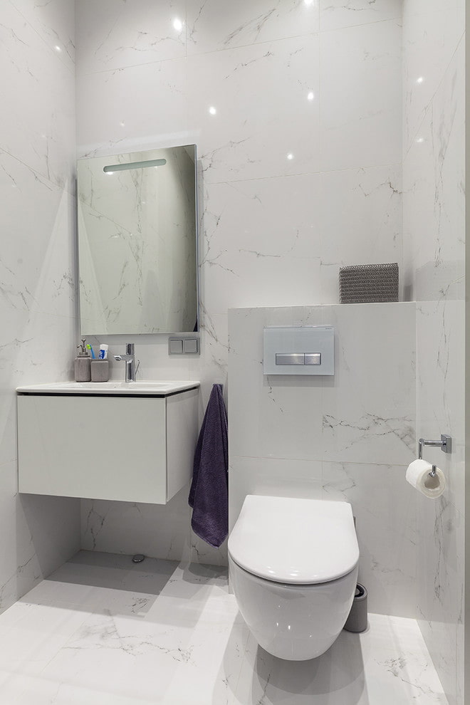 design de interiores de banheiro em tons de branco
