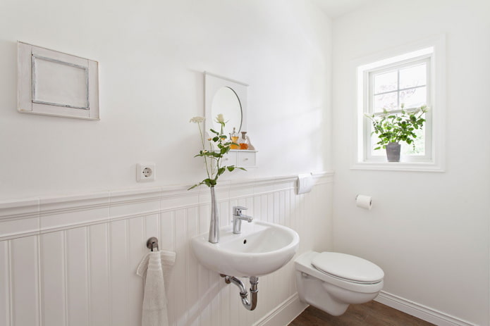 design de interiores de banheiro em tons de branco
