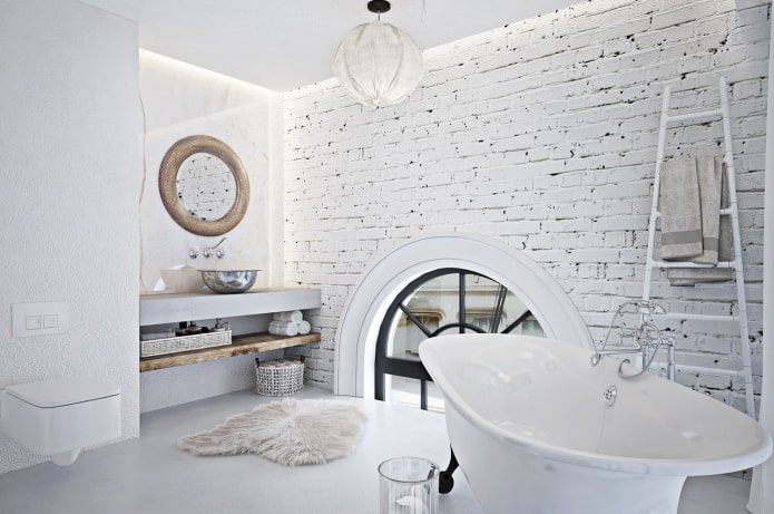 banheiro branco em estilo loft