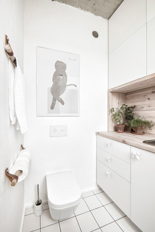 design de interiores de banheiro em tons de branco