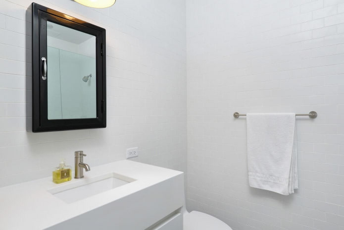 design de interiores de banheiro branco