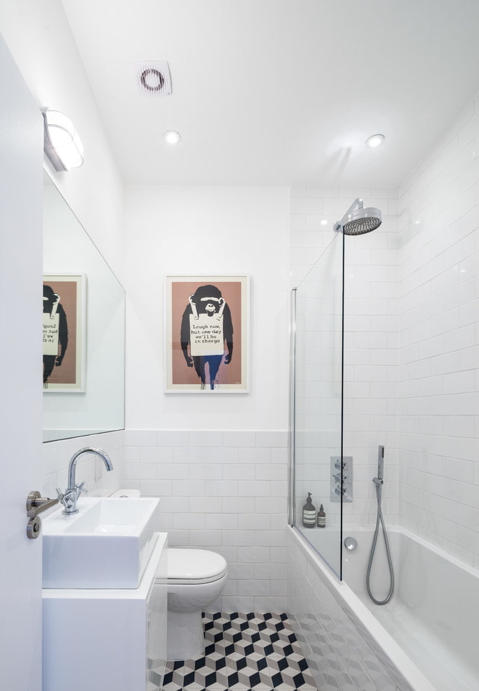 banheiro branco em estilo moderno