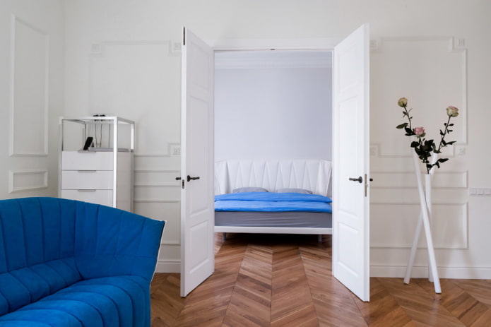 portas brancas no interior