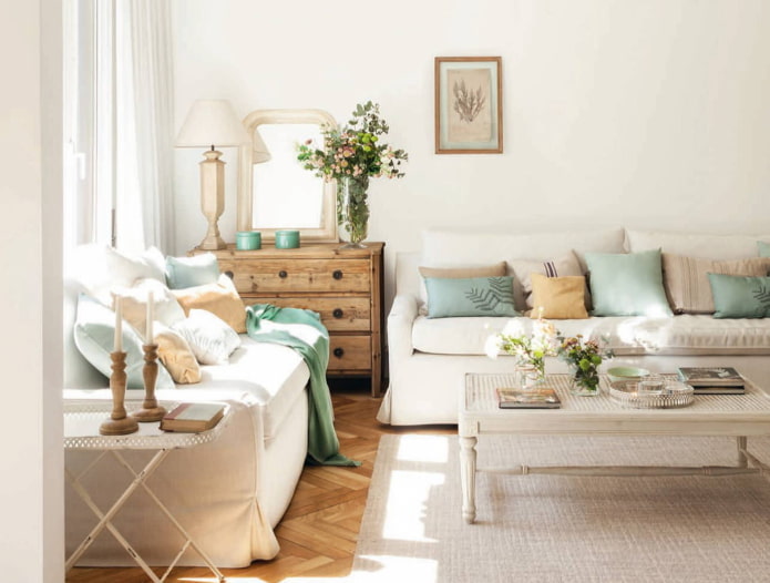 Sala de estar em estilo shabby chic