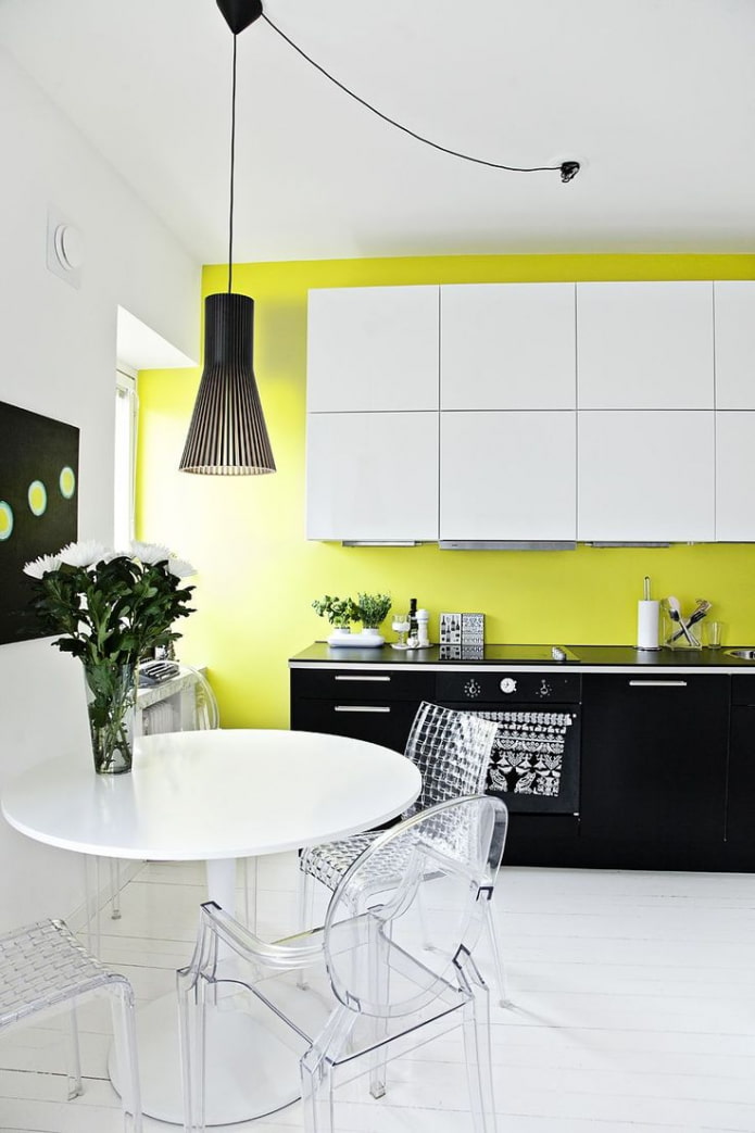 cozinha branca com amarelo