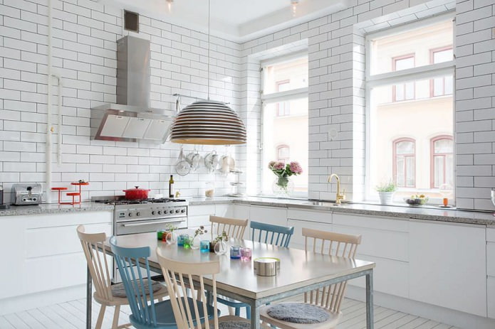 Tijolo branco no design da cozinha