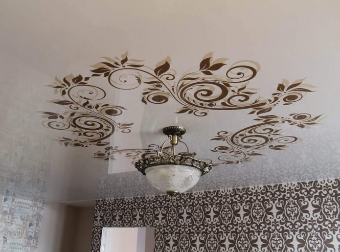 teto falso branco com lustre