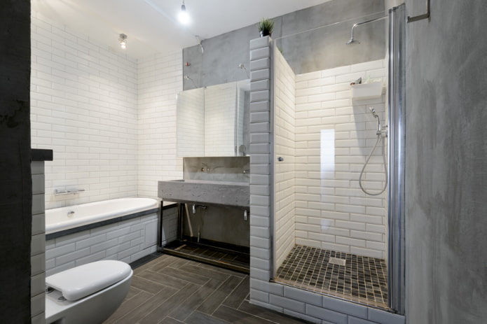 uma combinação de azulejos e concreto no banheiro