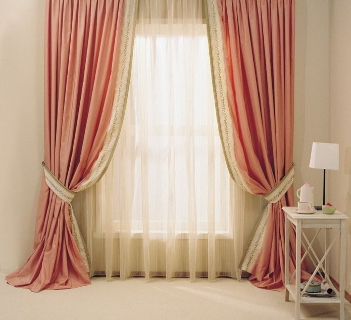 cortina bege com cortinas rosa