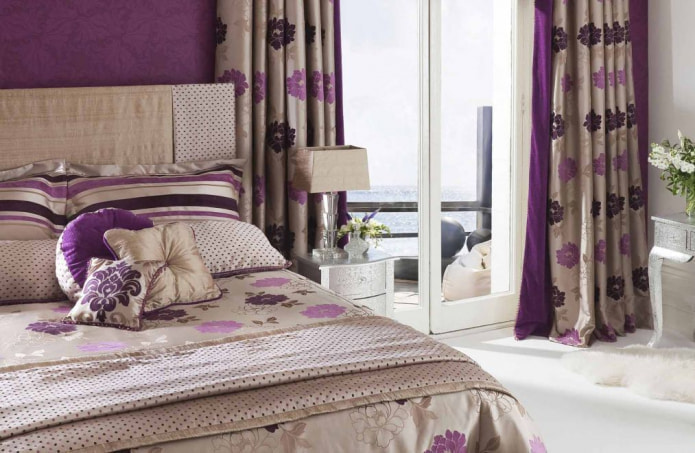 cortinas de cetim bege com flores lilás