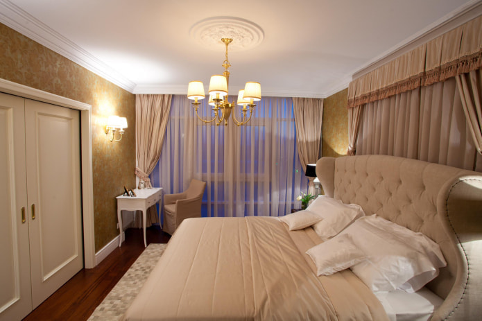 lambrequim com borlas no quarto