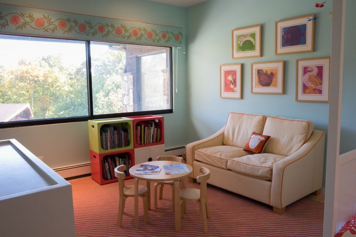 sofá em quarto infantil