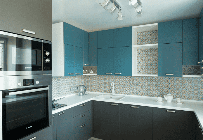 design de cozinha em tons de cinza-turquesa