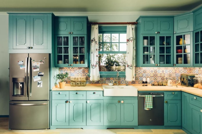 cozinha turquesa em estilo provençal