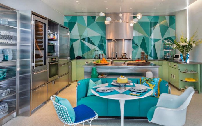 A foto mostra uma cozinha moderna em tons turquesa