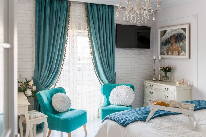 borlas em cortinas turquesa