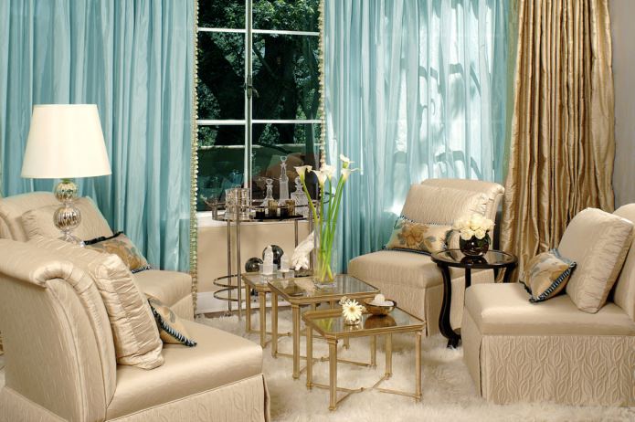 Cortinas turquesa e douradas