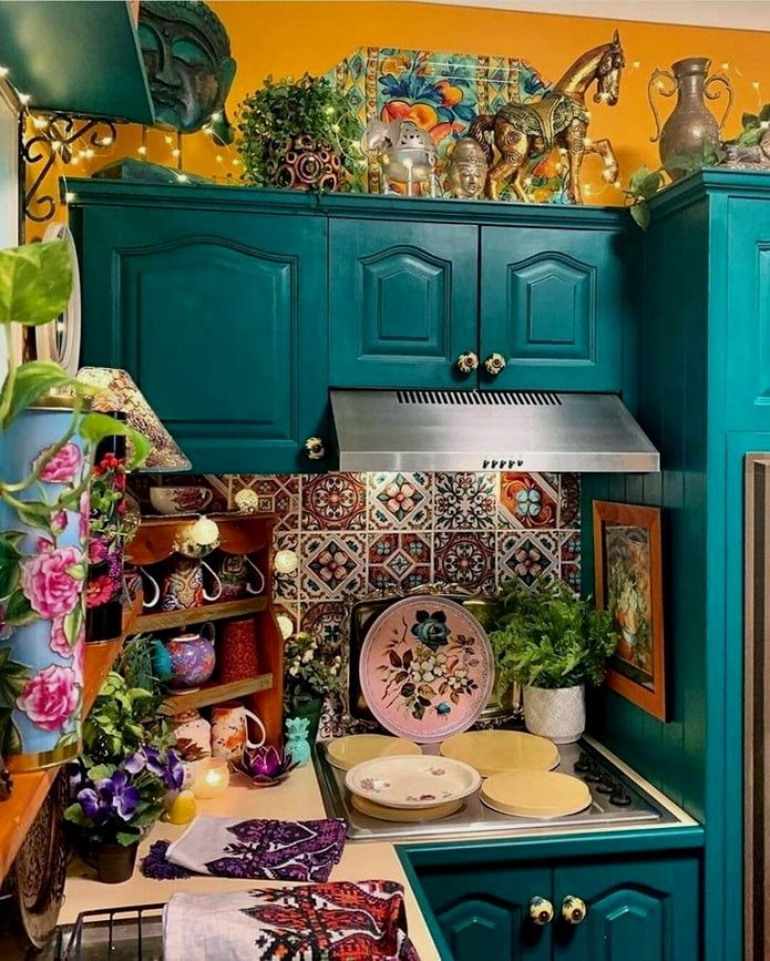 cozinha boho iluminada